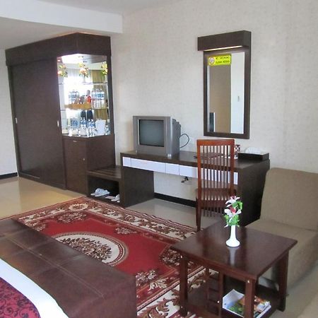 Antares Hotel Medan Buitenkant foto
