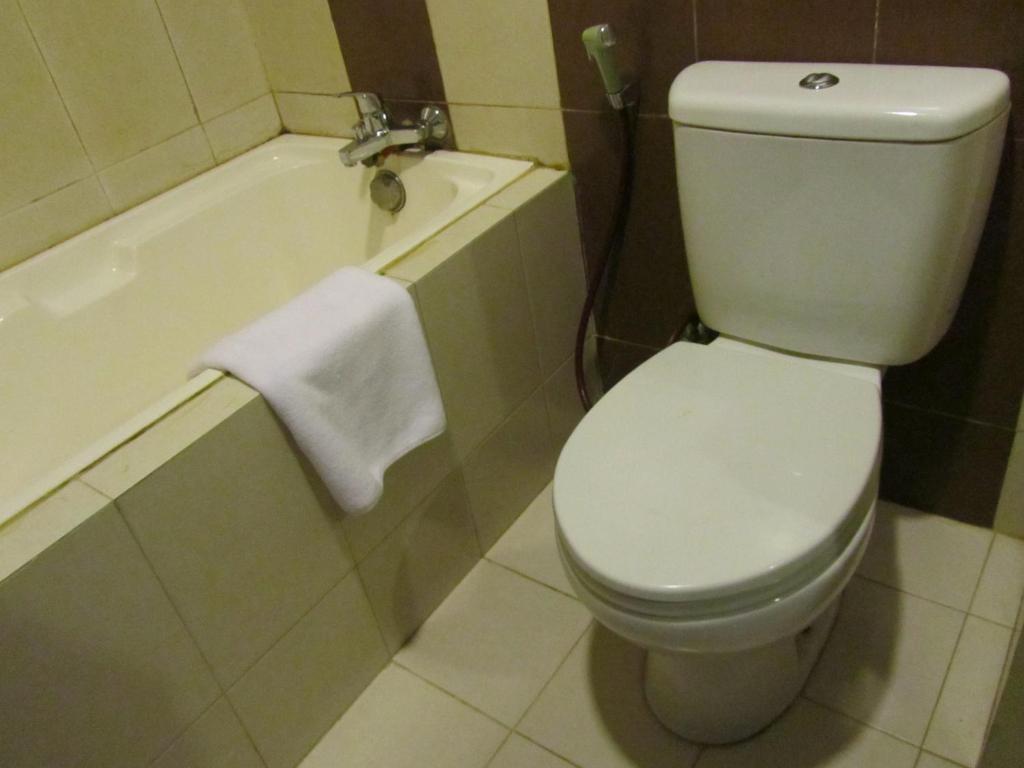 Antares Hotel Medan Buitenkant foto