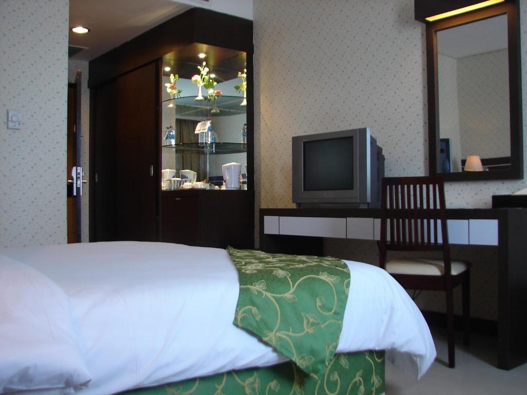 Antares Hotel Medan Buitenkant foto