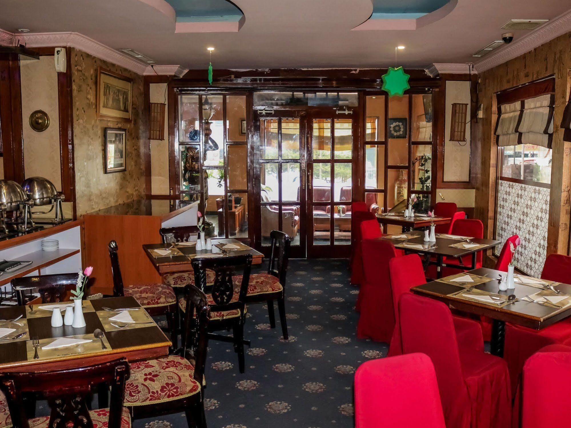 Antares Hotel Medan Buitenkant foto